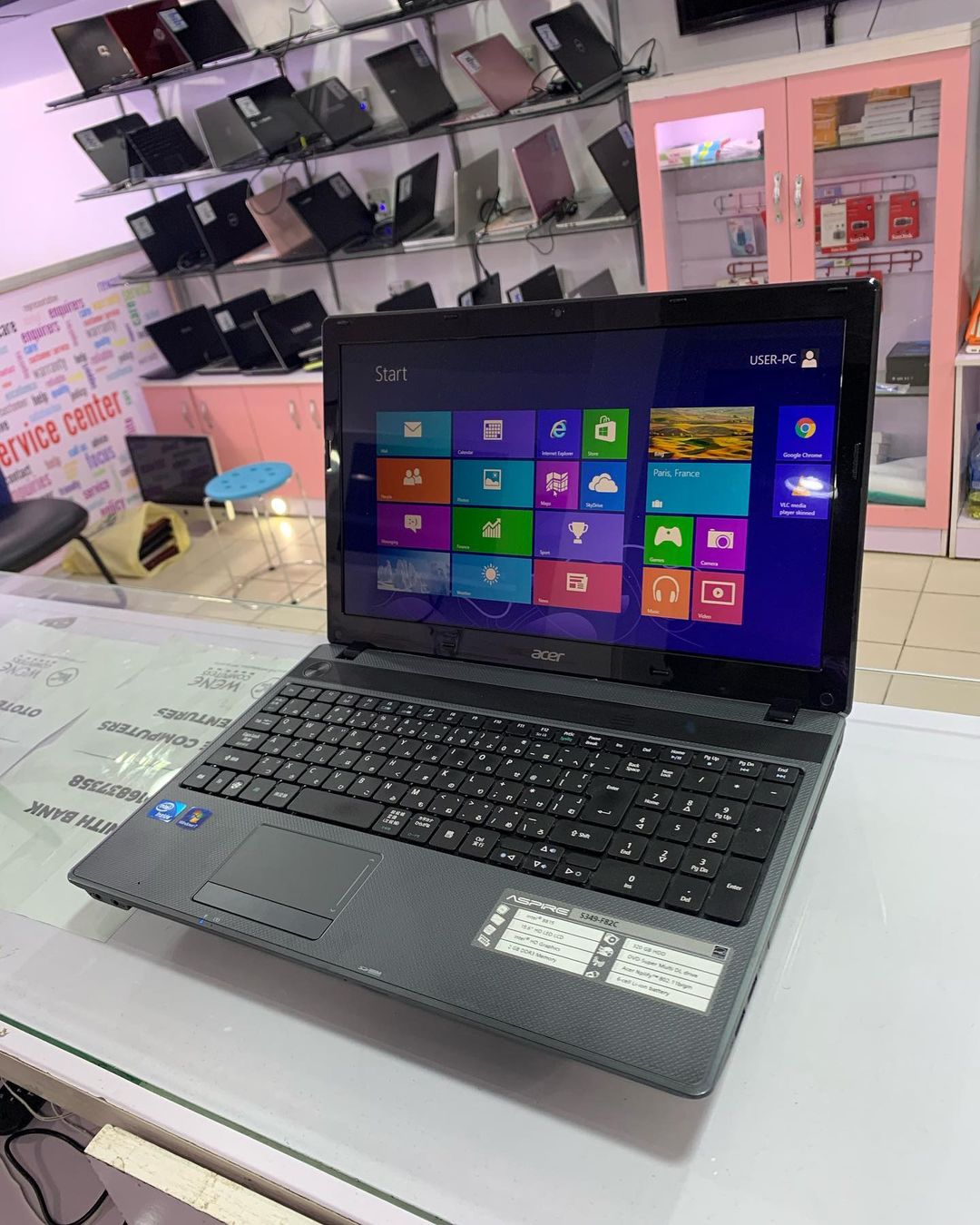 Acer Aspire HDD 320Gb _ 4Gb Ram, Intel HD graphics Display
