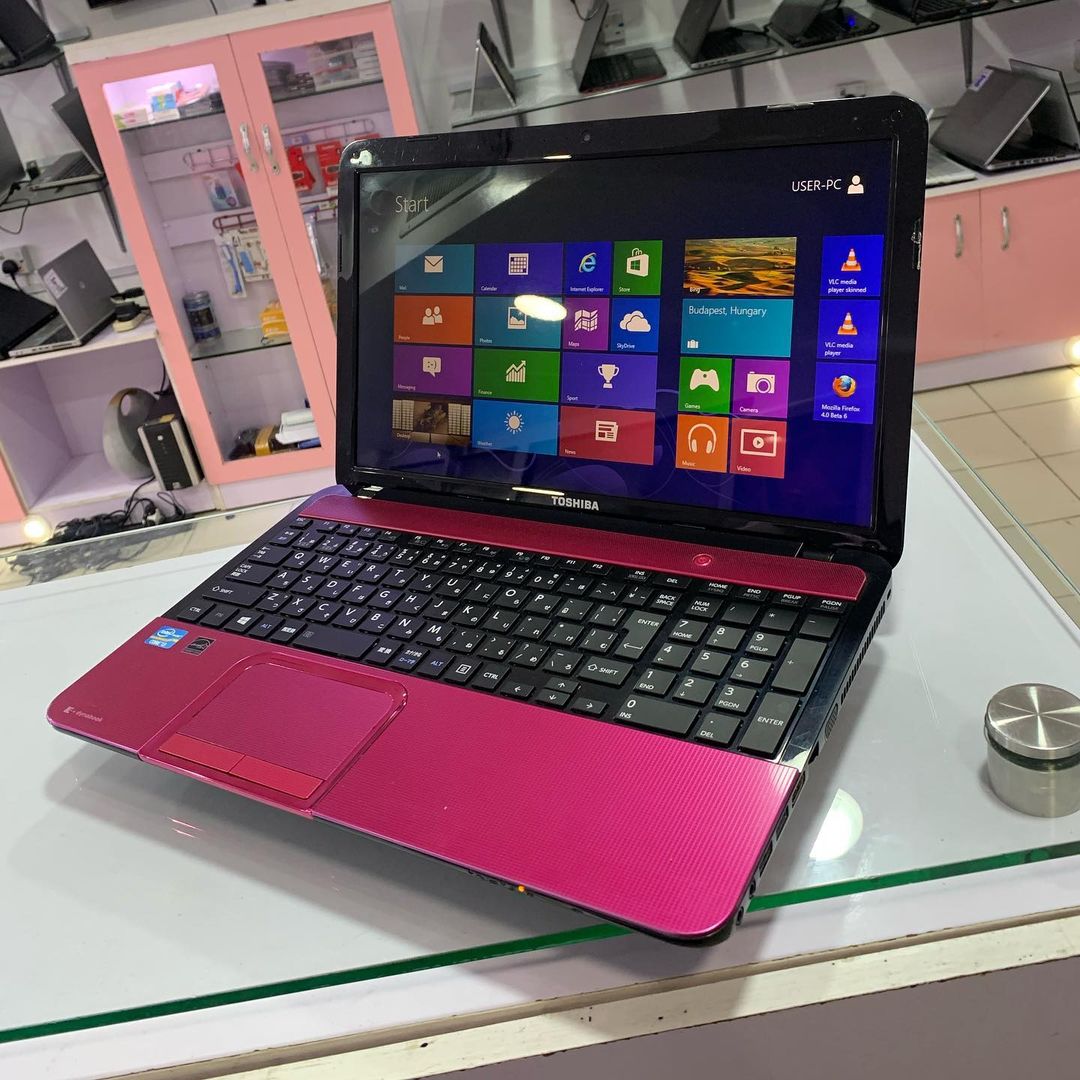 Toshiba DynaBook T552 Intel core i3 HDD 320GB _ 4GB RAM Total Available HD  Graphics 2GB Windows 10 Notebook PC